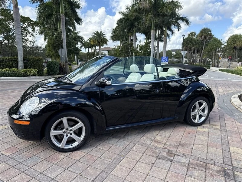 2010 Volkswagen New Beetle - Image 3 of 21