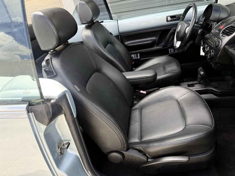 2010 Volkswagen New Beetle - Image 21 of 21