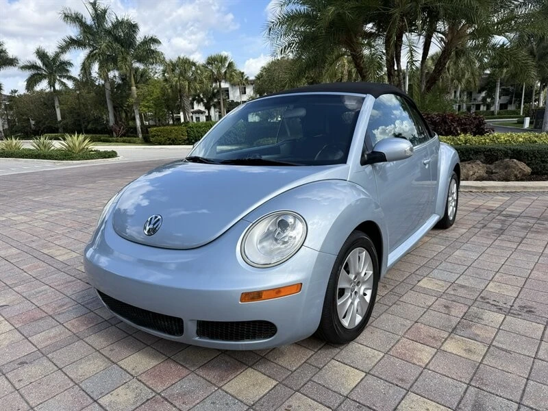 2010 Volkswagen New Beetle - Image 2 of 21