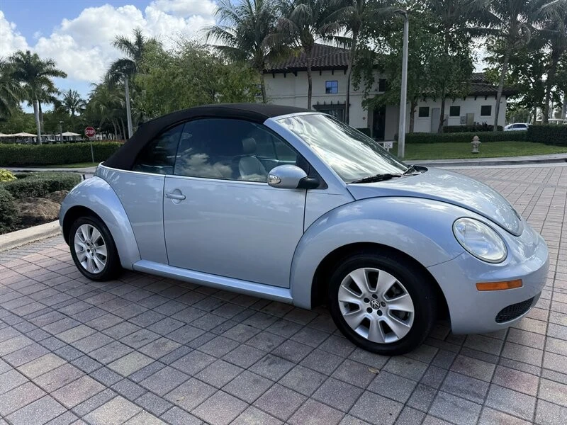 2010 Volkswagen New Beetle - Image 18 of 21