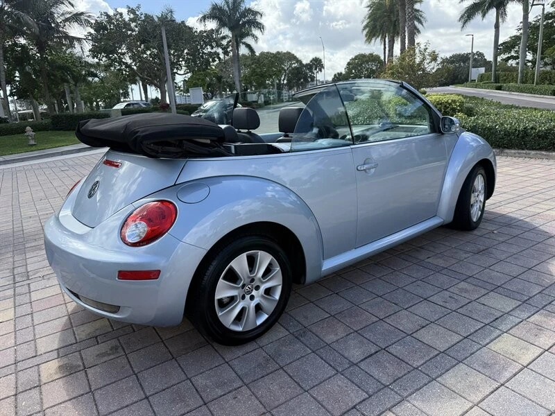 2010 Volkswagen New Beetle - Image 14 of 21