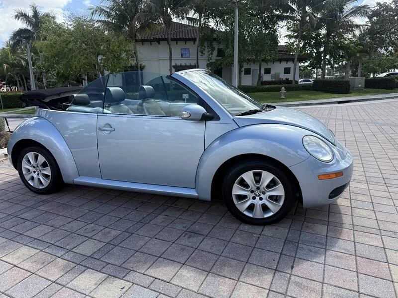 2010 Volkswagen New Beetle - Image 8 of 21