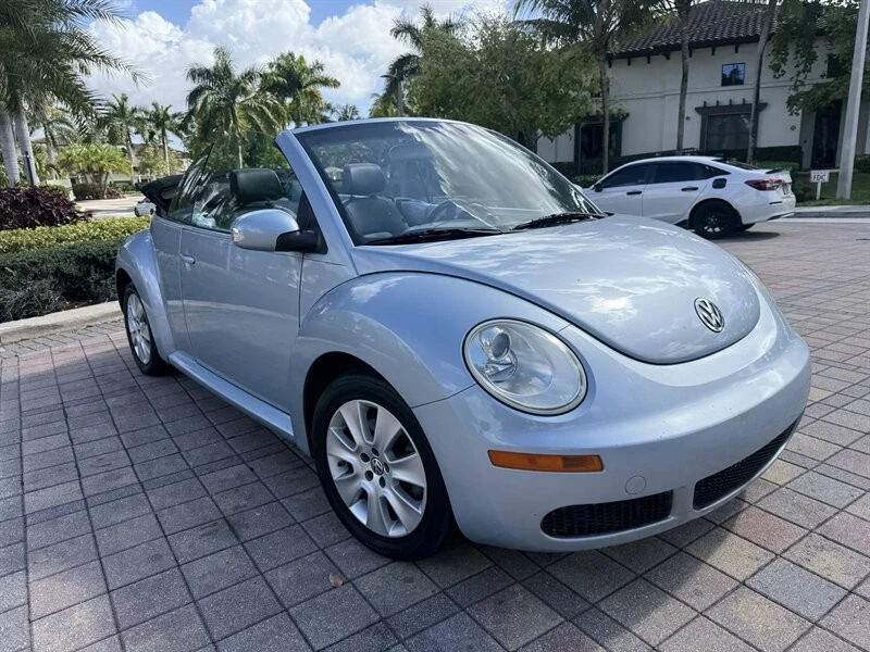 2010 Volkswagen New Beetle - Image 9 of 21