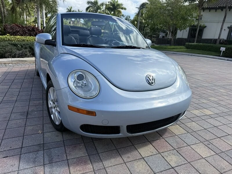 2010 Volkswagen New Beetle - Image 11 of 21