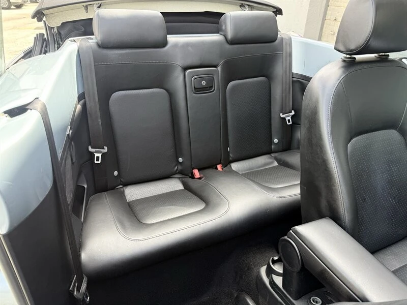 2010 Volkswagen New Beetle - Image 20 of 21