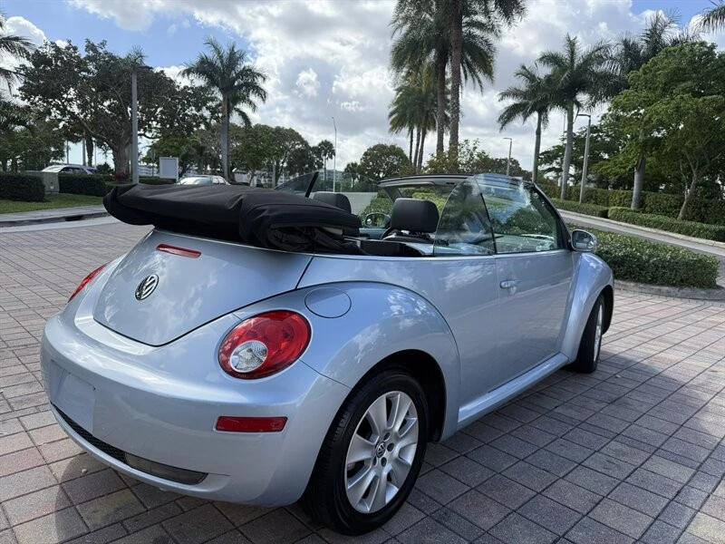 2010 Volkswagen New Beetle - Image 15 of 21