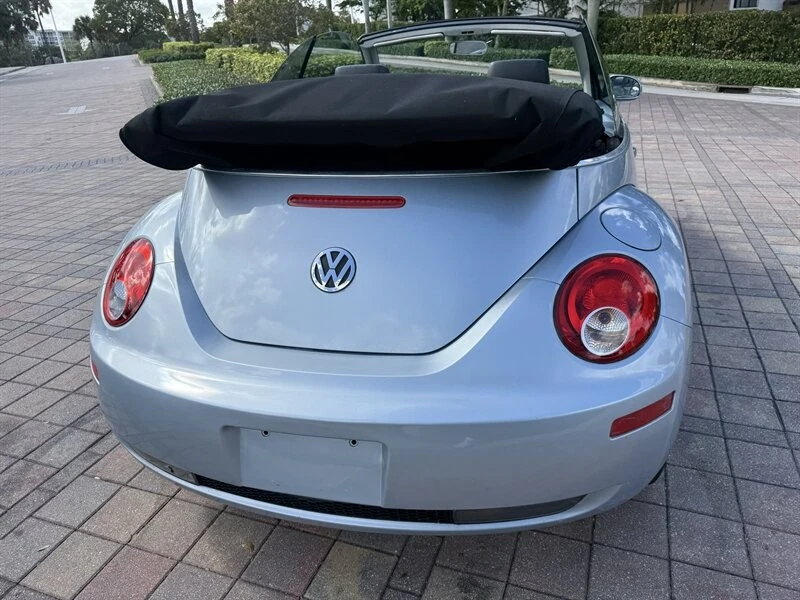 2010 Volkswagen New Beetle - Image 10 of 21