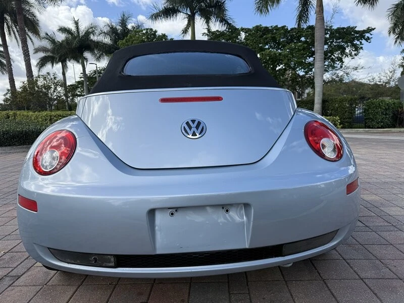 2010 Volkswagen New Beetle - Image 7 of 21