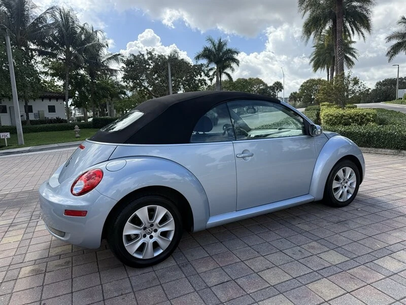 2010 Volkswagen New Beetle - Image 17 of 21