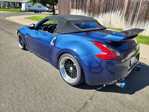 2010 Nissan 370Z Touring Sport Roadster 2D