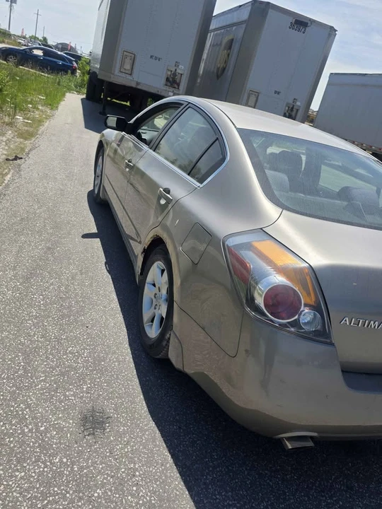 2010 Nissan Altima - Image 3 of 7