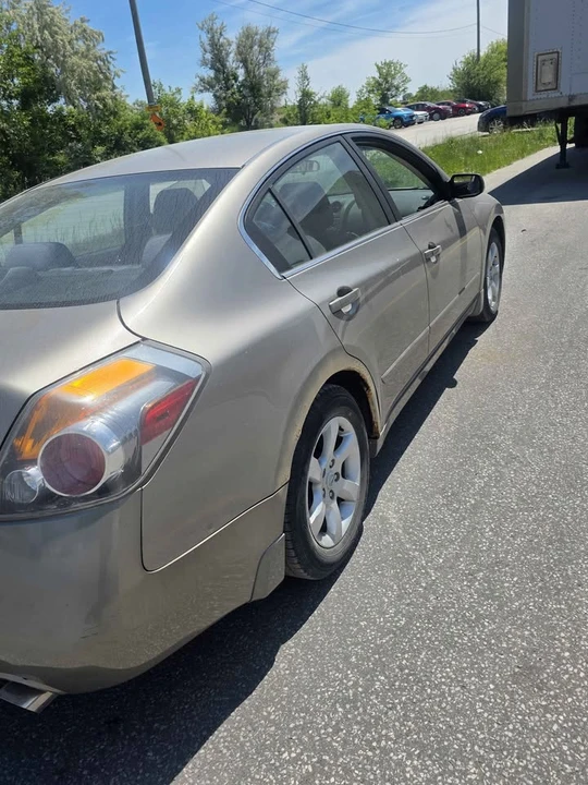 2010 Nissan Altima - Image 2 of 7