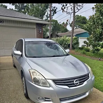 2010 Nissan Altima 2.5 SL Sedan 4D
