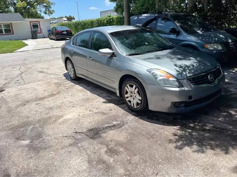 2010 Nissan Altima 2.5 SR Sedan 4D