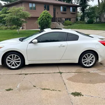 2010 Nissan Altima 3.5 SR Coupe