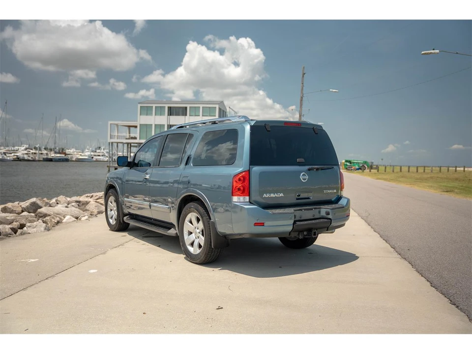 2010 Nissan Armada - Image 5 of 31