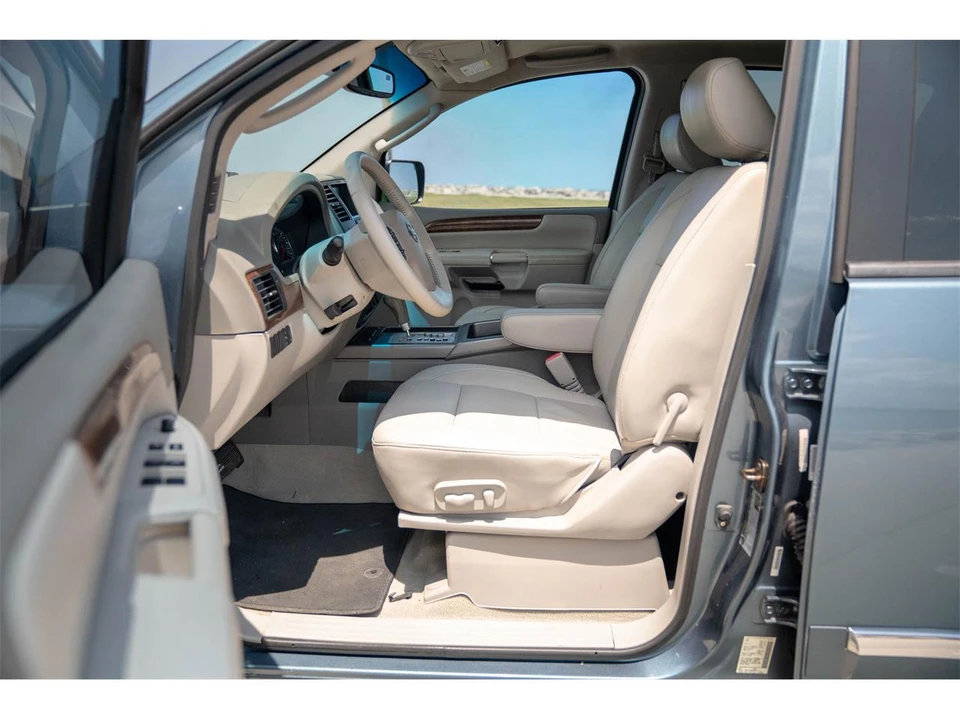 2010 Nissan Armada - Image 19 of 31