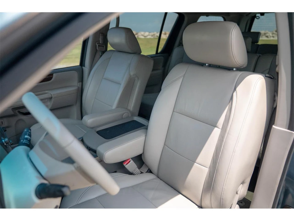 2010 Nissan Armada - Image 21 of 31