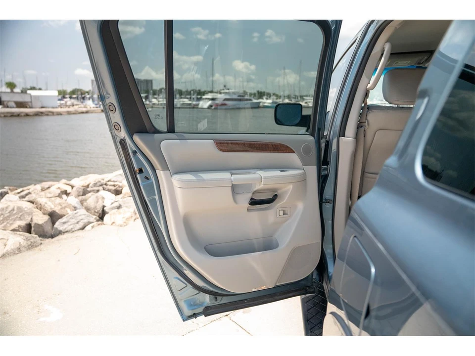 2010 Nissan Armada - Image 22 of 31