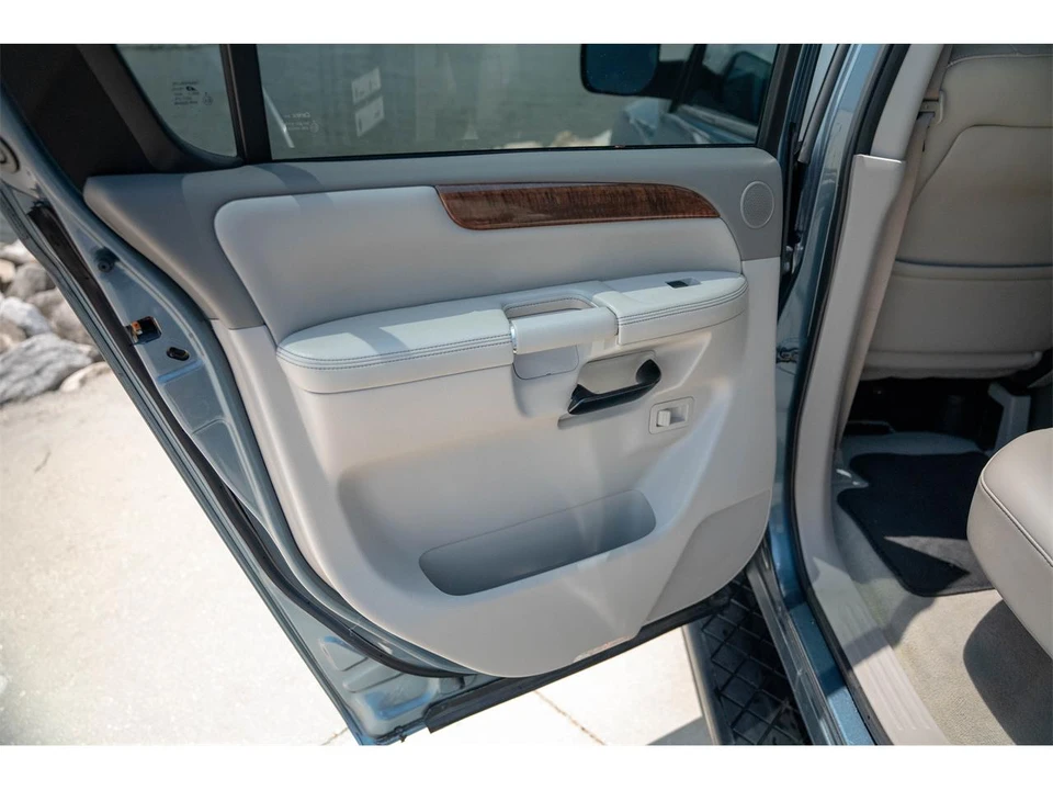 2010 Nissan Armada - Image 23 of 31