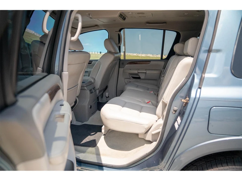 2010 Nissan Armada - Image 24 of 31