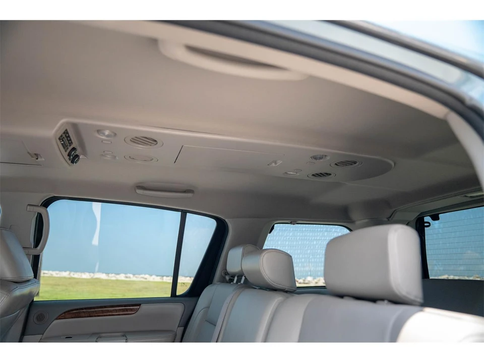 2010 Nissan Armada - Image 30 of 31