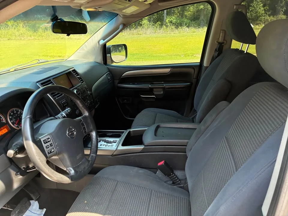 2010 Nissan Armada - Image 5 of 9
