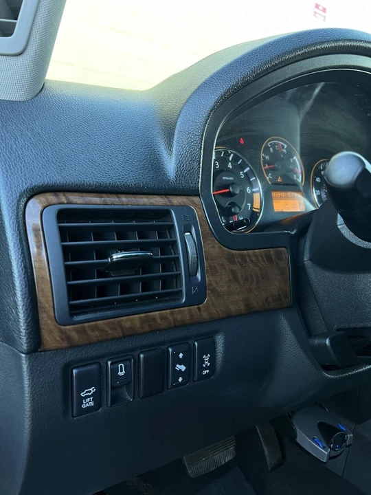 2010 Nissan Armada - Image 21 of 21