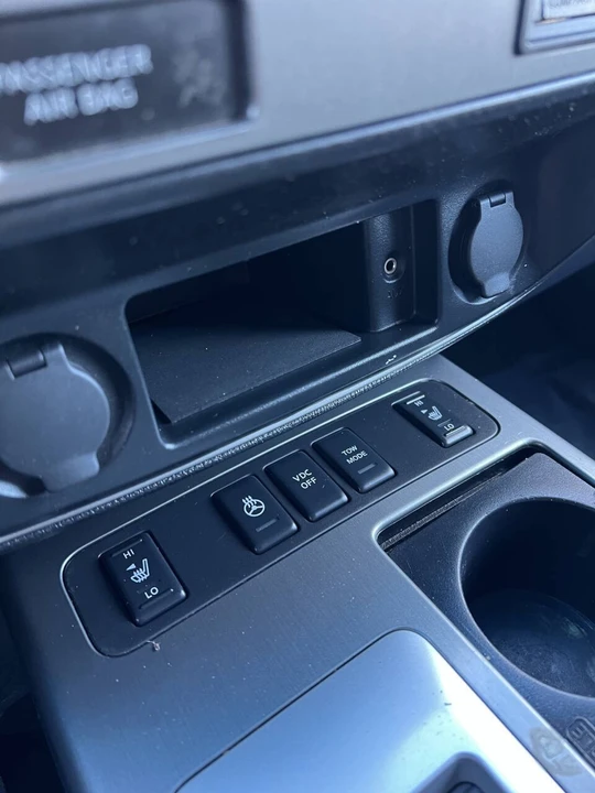 2010 Nissan Armada - Image 14 of 21