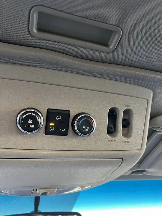 2010 Nissan Armada - Image 17 of 21