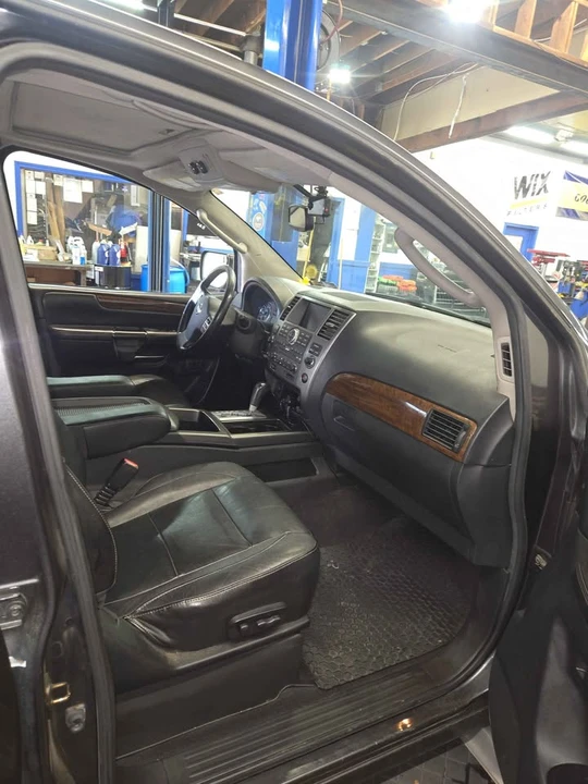 2010 Nissan Armada - Image 11 of 21
