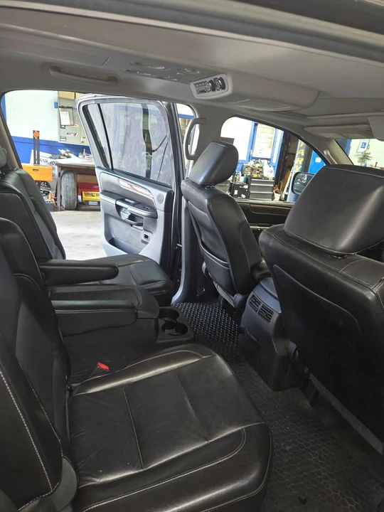 2010 Nissan Armada - Image 13 of 21