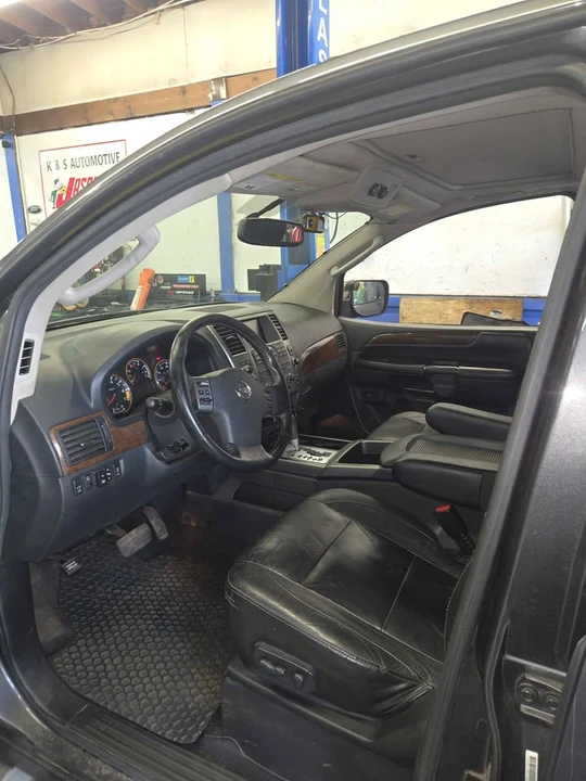 2010 Nissan Armada - Image 10 of 21