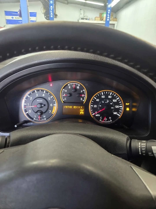 2010 Nissan Armada - Image 7 of 21