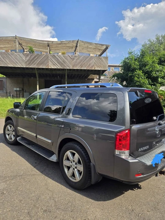 2010 Nissan Armada - Image 4 of 21