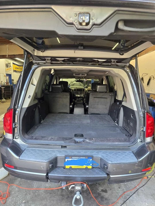 2010 Nissan Armada - Image 17 of 21