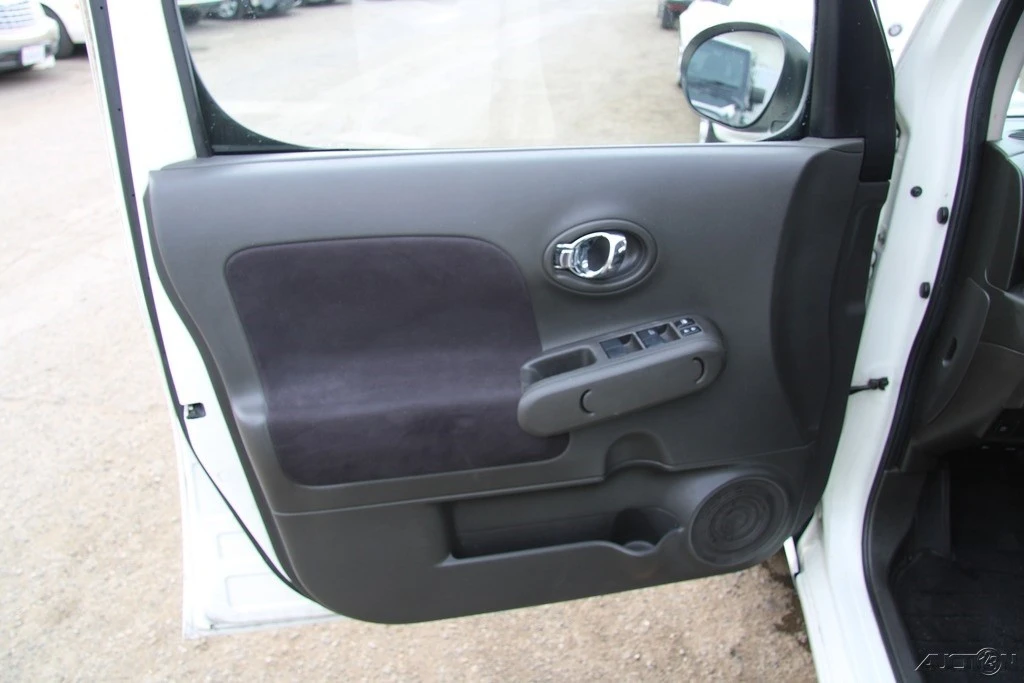 2010 Nissan Cube - Image 11 of 21
