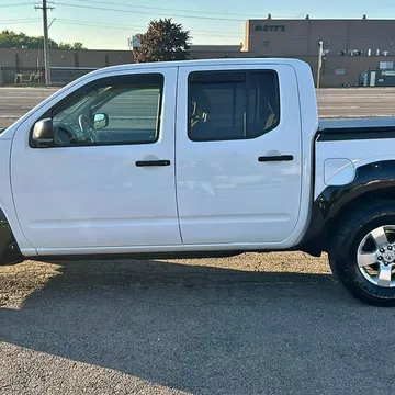 2010 Nissan Frontier Crew Cab SE Pickup 4D 5 ft