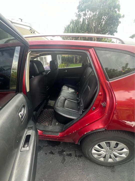 2010 Nissan Rogue - Image 2 of 8