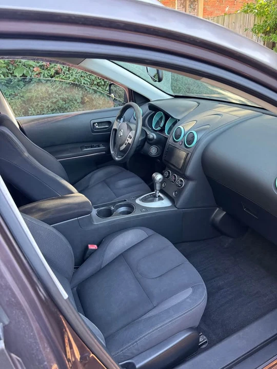 2010 Nissan Rogue - Image 2 of 7