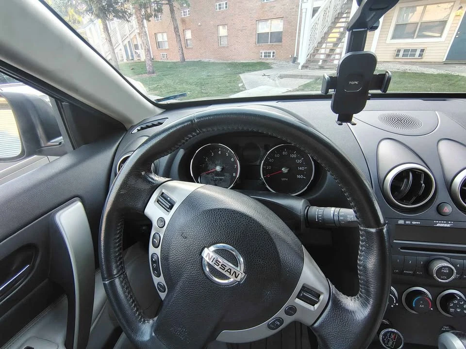 2010 Nissan Rogue - Image 7 of 8