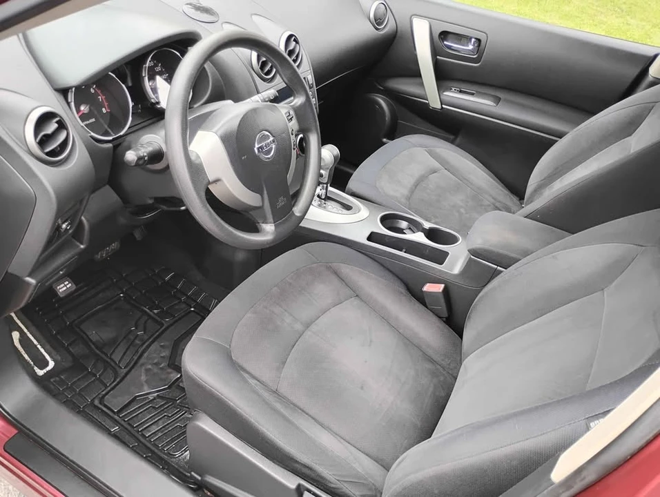 2010 Nissan Rogue - Image 10 of 18