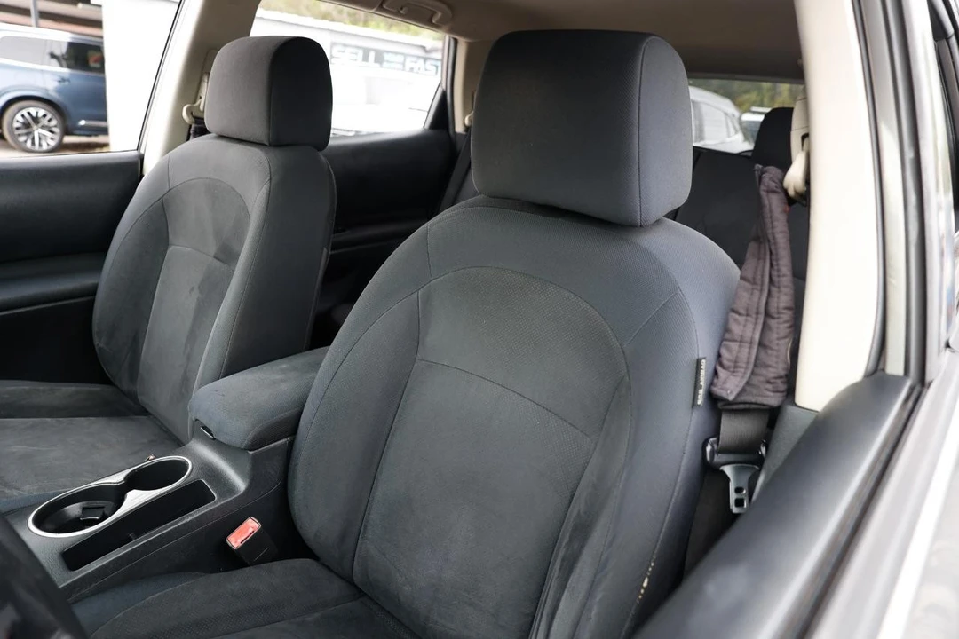 2010 Nissan Rogue - Image 6 of 12