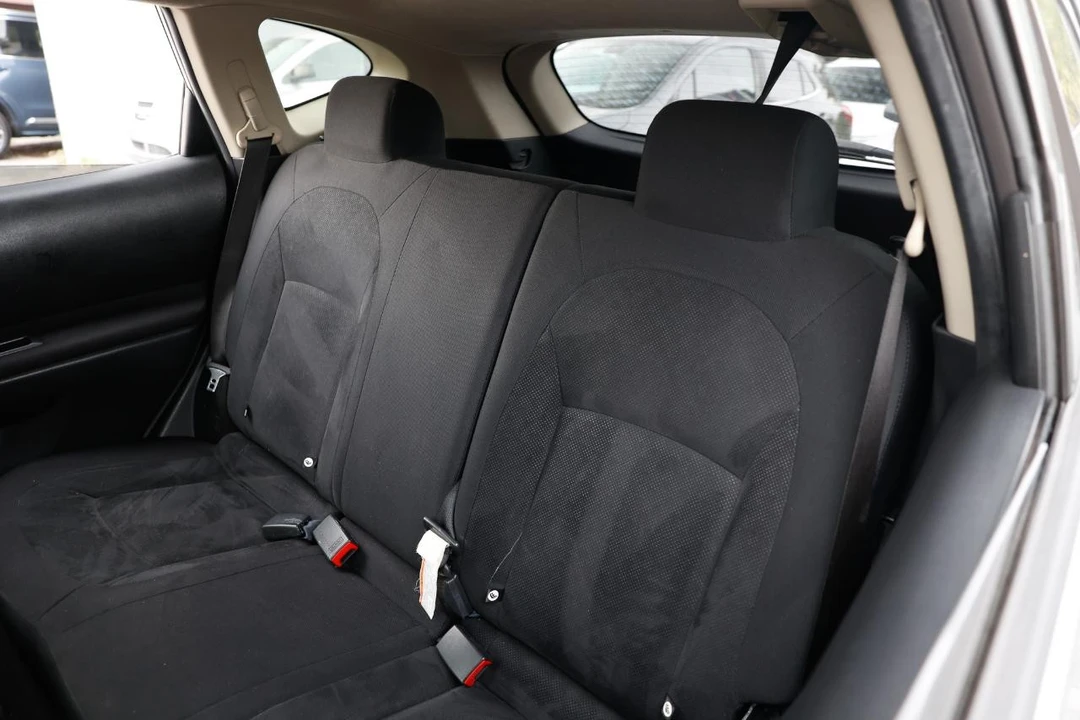2010 Nissan Rogue - Image 8 of 12
