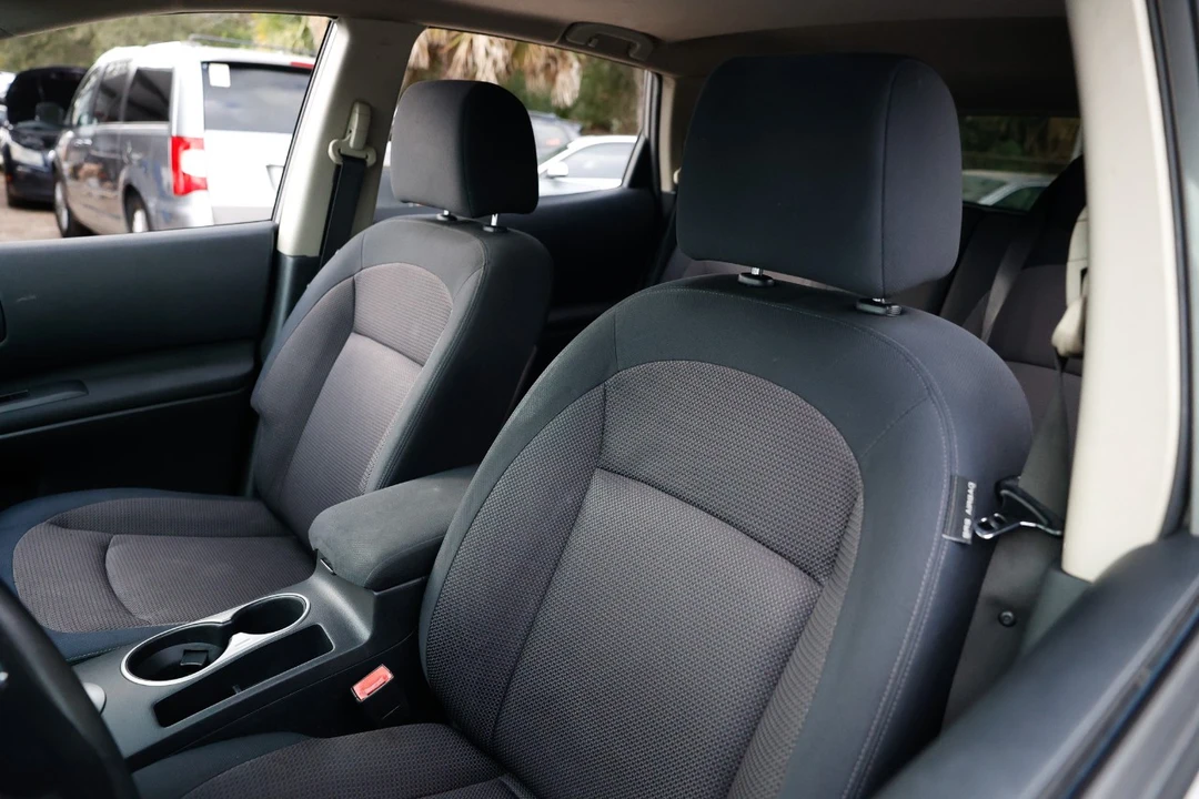2010 Nissan Rogue - Image 6 of 12