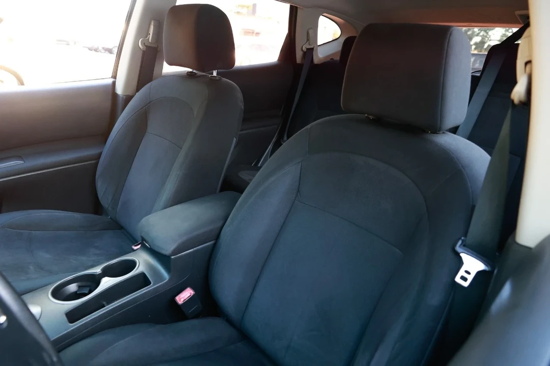 2010 Nissan Rogue - Image 6 of 12