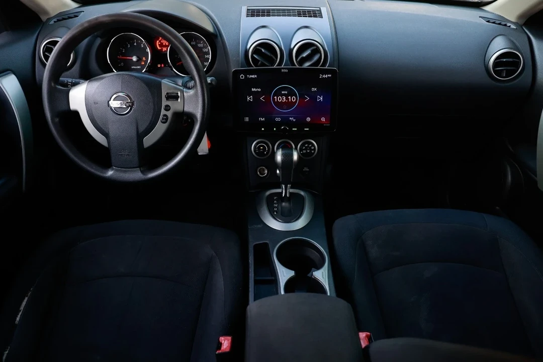 2010 Nissan Rogue - Image 2 of 12