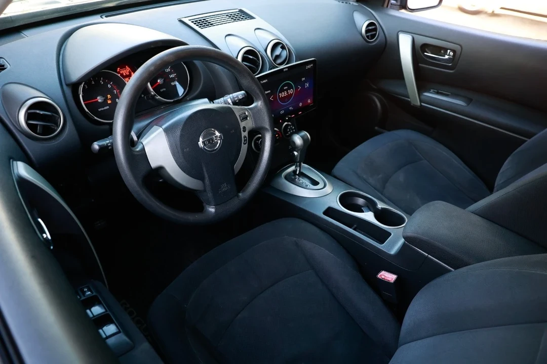 2010 Nissan Rogue - Image 4 of 12