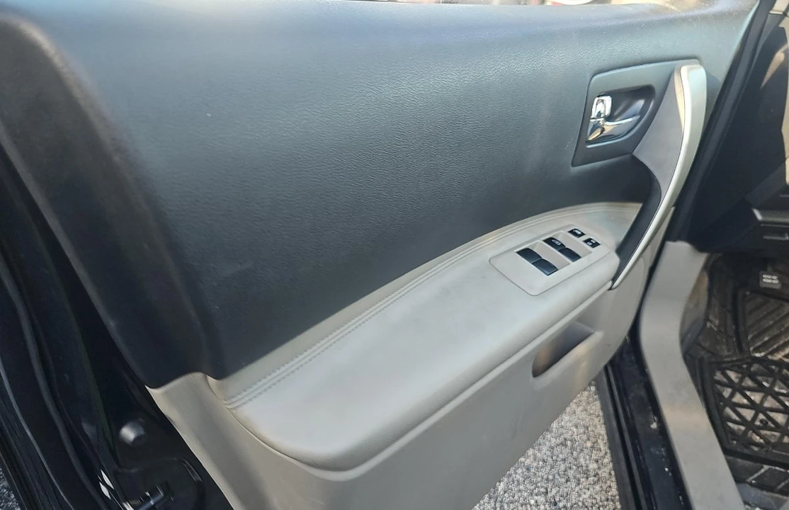 2010 Nissan Rogue - Image 9 of 12