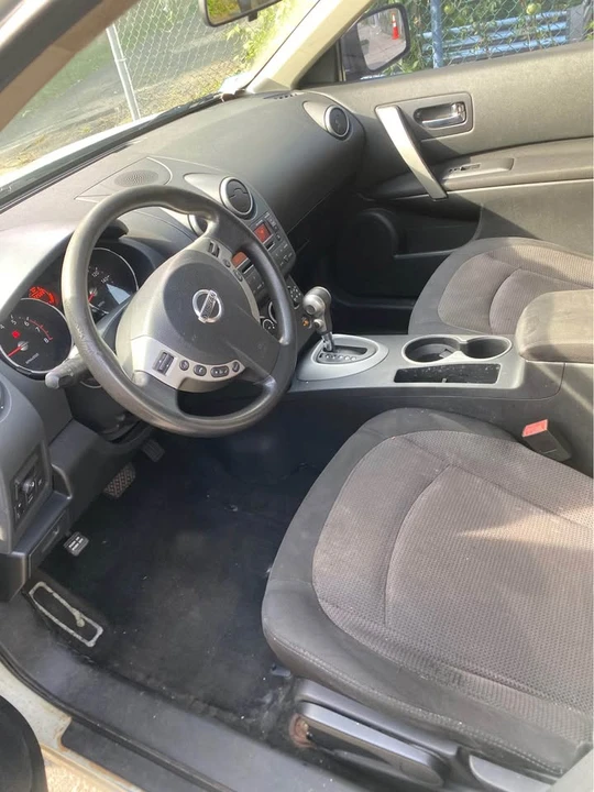 2010 Nissan Rogue - Image 3 of 4